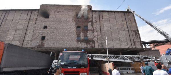Пожар на холодильном комбинате Дзюник сарнаран Пожар на холодильном комбинате Дзюник сарнаран - Sputnik Армения