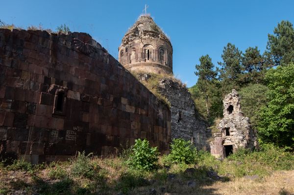Կրակոցների տակ ապրող հավատքը. Չինարիի եկեղեցին` հայ–ադրբեջանական պայքարի լուռ վկան է Կրակոցների տակ ապրող հավատքը. Չինարիի եկեղեցին` հայ–ադրբեջանական պայքարի լուռ վկան է - Sputnik Արմենիա
