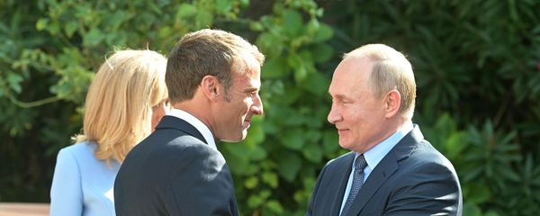 Президенты России и Франции Владимир Путин и Эммануэль Макрон с супругой Брижит во время встречи в резиденции президента Франции Форт Брегансон (19 августа 2019). Франция - Sputnik Армения