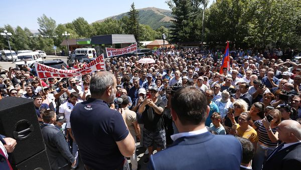 Премьер-министр Армении Никол Пашинян в Джермуке (23.08.2019) - Sputnik Армения