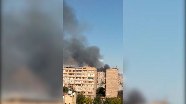 В Ереване горит Вега в Малатия Молл — в больнице сообщили о пострадавших В Ереване горит Вега в Малатия Молл — в больнице сообщили о пострадавших - Sputnik Армения