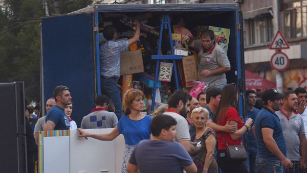 Пожар в Малатия молл (24.08.2019) Еревaн Пожар в Малатия молл (24.08.2019) Еревaн - Sputnik Армения