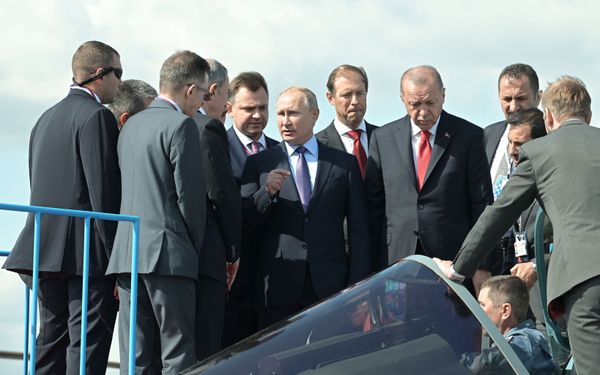 Путин показал Эрдогану новейший российский истребитель Су-57 Путин показал Эрдогану новейший российский истребитель Су-57 - Sputnik Армения