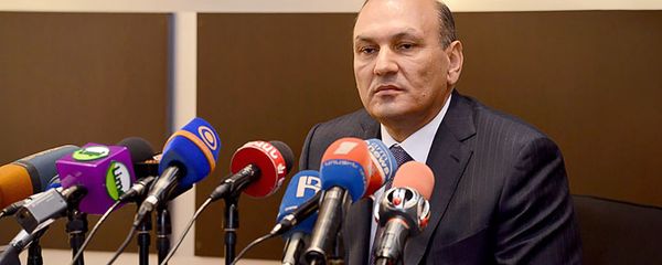 Председатель КГД Гагик Хачатрян на итоговом заседании 2012 года (28 декабря 2012). Еревaн Председатель КГД Гагик Хачатрян на итоговом заседании 2012 года (28 декабря 2012). Еревaн - Sputnik Армения