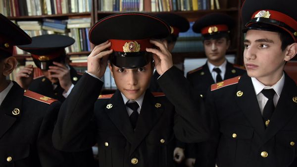 Кадеты военно-спортивного лицея им.Монте Мелконяна МО РА получили в дар учебники по русскому языку Кадеты военно-спортивного лицея им.Монте Мелконяна МО РА получили в дар учебники по русскому языку - Sputnik Армения