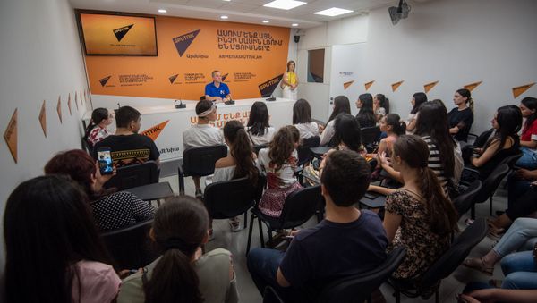Участники проекта SputnikPro в мультимедийном пресс-центре Sputnik Армения (28 августа 2019). Еревaн - Sputnik Армения