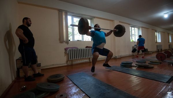 Симон Мартиросян и Гор Минасян на тренировке в преддверии ЧМ-2019 по тяжелой атлетике - Sputnik Армения
