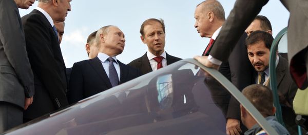 Президенты России и Туржии Владимир Путин и Реджеп Тайип Эрдоган осматривают российский многофункциональный истребитель Су-57 во время посещения Международного авиакосмического салона МАКС-2019 (27 августа 2019). Жуковский Президенты России и Туржии Владимир Путин и Реджеп Тайип Эрдоган осматривают российский многофункциональный истребитель Су-57 во время посещения Международного авиакосмического салона МАКС-2019 (27 августа 2019). Жуковский - Sputnik Армения