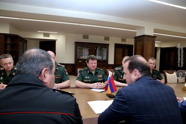 Тоноян и Кох обсудили вопрос сотрудничества военных полиций Армении и России - Sputnik Армения