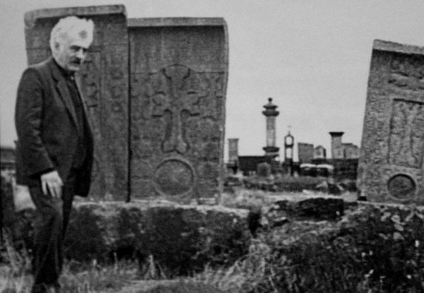 Эпоха Довлатяна в армянском кино, или Как двух Фрунзиков крестили Эпоха Довлатяна в армянском кино, или Как двух Фрунзиков крестили - Sputnik Армения