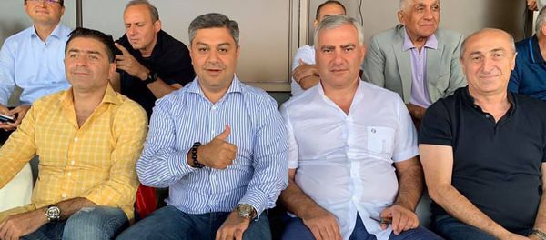 Артур Джанибекян, Артур Ванецян, Самвел Карапетян и Погос Галстян на трибуне перед началом футбольного матча Дюделанж - Арарат-Армения (29 августа 2019). Люксембург - Sputnik Արմենիա
