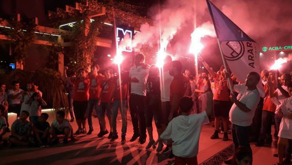  Болельщики ФК Арарат-Армения перед началом футбольного матча Лиги Европы УЕФА против команды Дюделанж в фан-зоне в парке Новый Ереван (29 августа 2019). Ереван - Sputnik Армения