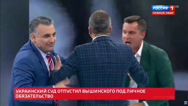 Член президиума Академии геополитических проблем Араик Степанян и польский журналист Якуб Корейба поспорили в программе 60 минут - Sputnik Армения