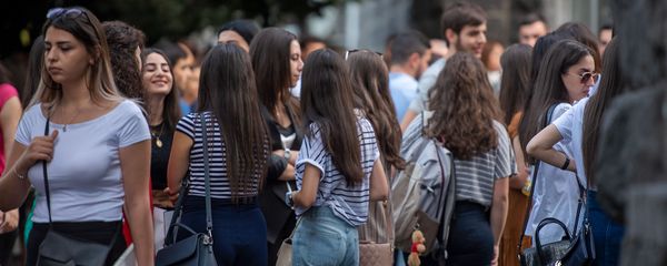 Студенты ГЭУА в первый день учебного года - Sputnik Արմենիա