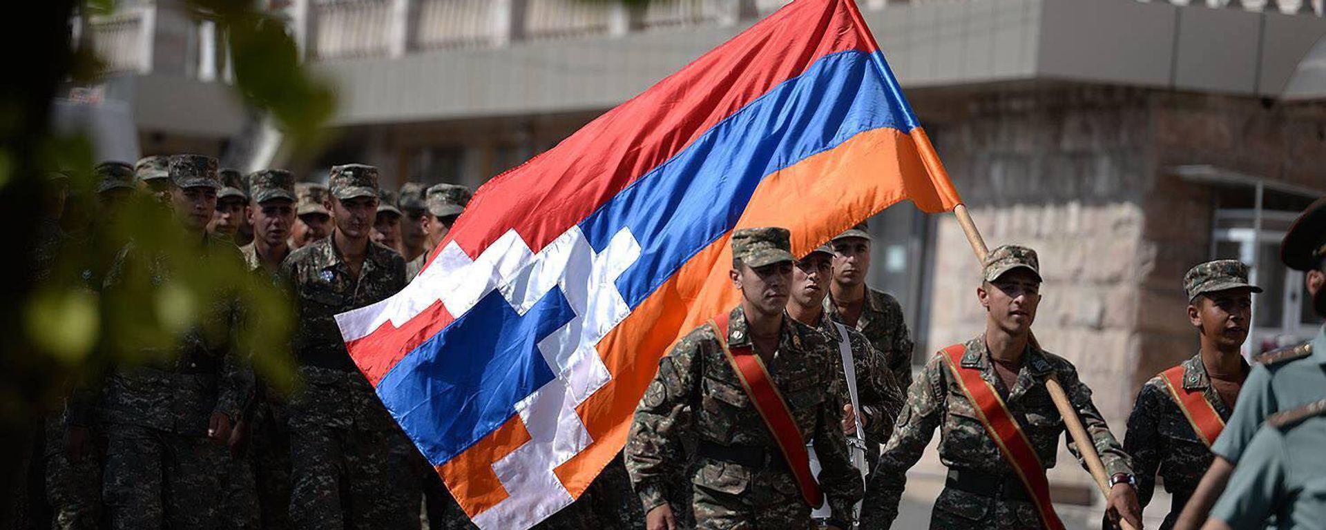 Военнослужащие Карабаха на праздничных мероприятиях Дня независимости (2 сентября 2019). Степанакерт - Sputnik Արմենիա, 1920, 02.09.2021