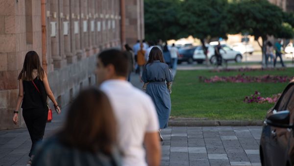 Люди на площади Республики Люди на площади Республики - Sputnik Արմենիա