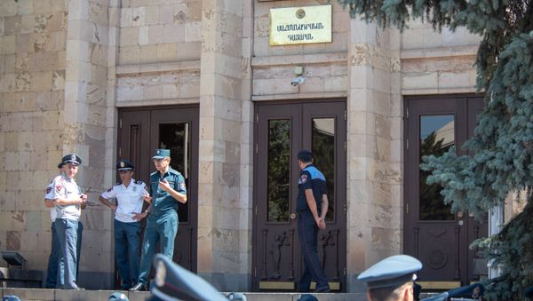 Сотрудники правоохранительных органов у здания Конституционного суда (3 сентября 2019). Еревaн - Sputnik Армения