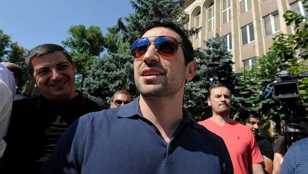 Левон Кочарян у здания Конституционного суда (4 сентября 2019). Еревaн - Sputnik Արմենիա