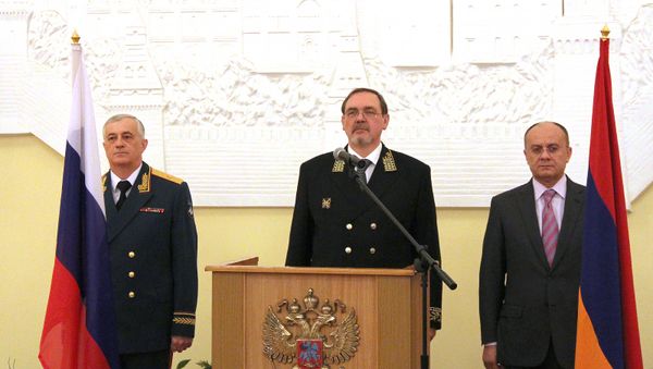 Сотрудницы российского посольства исполнили армянскую военную песню - Sputnik Армения