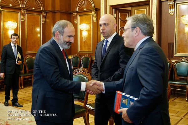 Փաշինյանը քննարկում է ունեցել ջերմուկցիների և «Լիդիանի» ներկայացուցիչների հետ - Sputnik Արմենիա