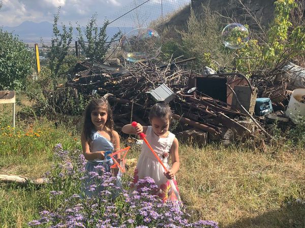 «Փաշինյանն ինձ նվեր է ուղարկել». ի՞նչ է ստացել 7-ամյա Նունեն ծննդյան օրը. տեսանյութ - Sputnik Արմենիա
