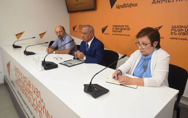 Пресс-конференция директора адвокатской конторы Концерн диалог Седрака Асатряна (9 сентября 2019). Еревaн - Sputnik Армения