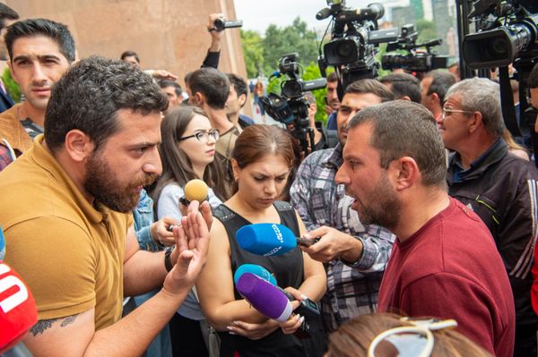 Сотрудники Санитек провели акцию у мэрии Еревана: они требуют своих зарплат - Sputnik Армения