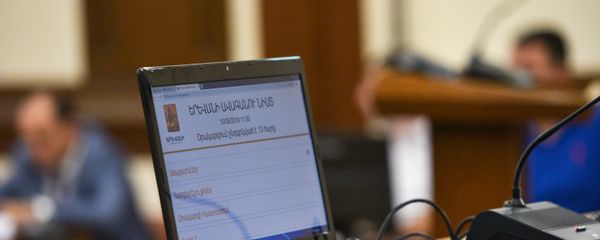Компьютер в зале заседаний Совета старейшин Еревана - Sputnik Армения
