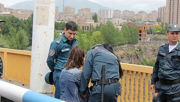 В Ереване предотвращена попытка самоубийства - Sputnik Армения