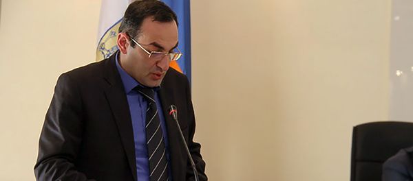 Сос Маргарян на итоговом заседании мэрии по вопросом чрезвычайных ситуаций 2015-го года (17 февраля 2016). Еревaн Сос Маргарян на итоговом заседании мэрии по вопросом чрезвычайных ситуаций 2015-го года (17 февраля 2016). Еревaн - Sputnik Արմենիա