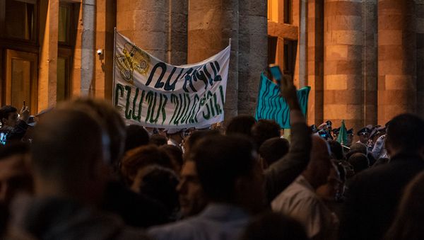 Акция протеста против эксплуатации Амулсара перед Домом правительства (11 сентября 2019). Еревaн - Sputnik Армения