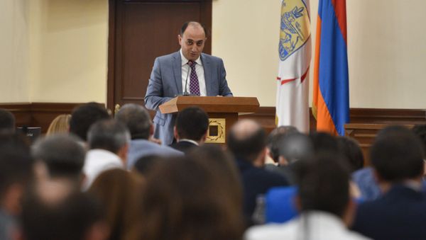 Вице-мэр Еревана Айк Саркисян на заседании Совета старейшин (10 сентября 2019). Еревaн - Sputnik Армения