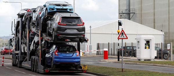 Автомобильный транспортер, загруженный автомобилями - Sputnik Արմենիա