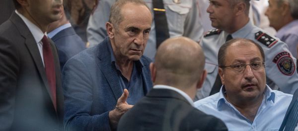 Роберт Кочарян с адвокатами на судебном заседании по делу 1 марта (12 сентября 2019). Еревaн - Sputnik Արմենիա