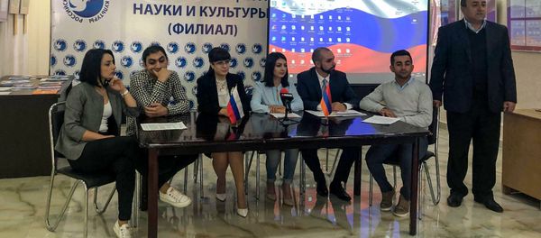 Программы, поддерживаемые Россотрудничеством «Новое поколение» и «iVolga 2019», были представлены на пресс-конференции в Российском центре науки и культуры в Гюмри. (14 сентября) - Sputnik Արմենիա