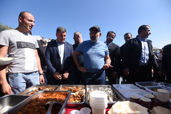 Никол Пашинян на фестивале Эко фиш фест Никол Пашинян на фестивале Эко фиш фест - Sputnik Армения