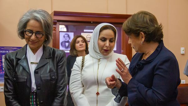 Супруги президента Армении и шейха Кувейта Нунэ Саркисян и Хуса Сабах Аль-Салем Аль-Сабах во время визита в Матенадаран (15 сентября 2019). Еревaн - Sputnik Արմենիա