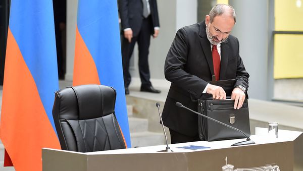 Премьер-министр Никол Пашинян перед началом пресс-конференции (16 сентября 2019). Ванадзор - Sputnik Արմենիա