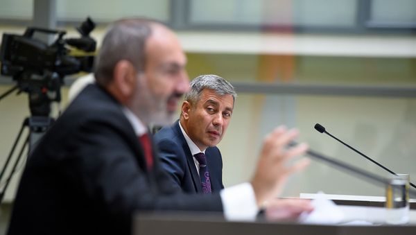 Пресс-секретарь Владимир Карапетян на пресс-конференции премьер-министра Никола Пашиняна (16 сентября 2019). Ванадзор - Sputnik Армения