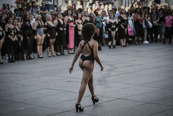 Модель в черном купальнике на показе The All Sizes Catwalk в Париже Модель в черном купальнике на показе The All Sizes Catwalk в Париже - Sputnik Армения