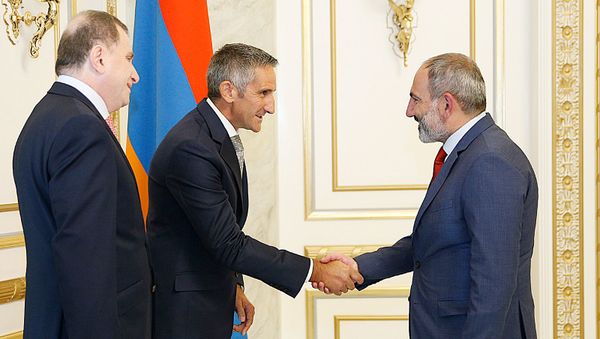 Премьер-министр Никол Пашинян принял руководителей корпорации Boeing (19 сентября 2019). Еревaн - Sputnik Армения
