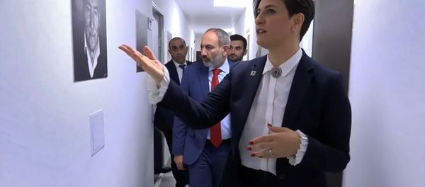 Премьер-министр Никол Пашинян посетил Общественное телевидение Армении (19 сентября 2019). Еревaн - Sputnik Армения