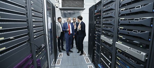 Премьер-министр Никол Пашинян посетил Общественное телевидение Армении (19 сентября 2019). Еревaн - Sputnik Արմենիա