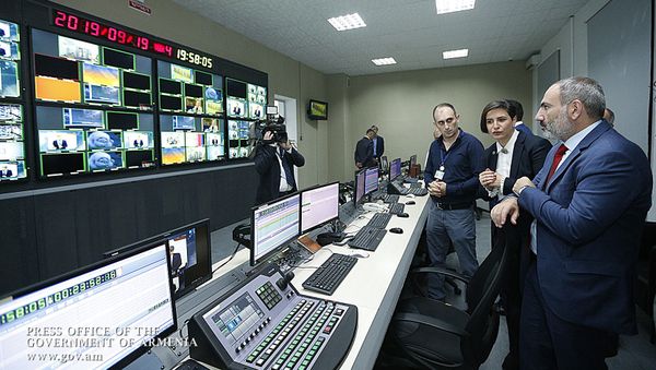 Премьер-министр Никол Пашинян посетил Общественное телевидение Армении (19 сентября 2019). Еревaн - Sputnik Армения