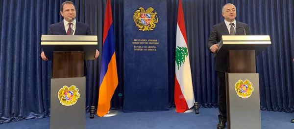 Совместная пресс-конференция министров обороны Армении и Ливана Давида Тонояна и Элиаса Бу Сааба (20 сентября 2019). Еревaн Совместная пресс-конференция министров обороны Армении и Ливана Давида Тонояна и Элиаса Бу Сааба (20 сентября 2019). Еревaн - Sputnik Արմենիա