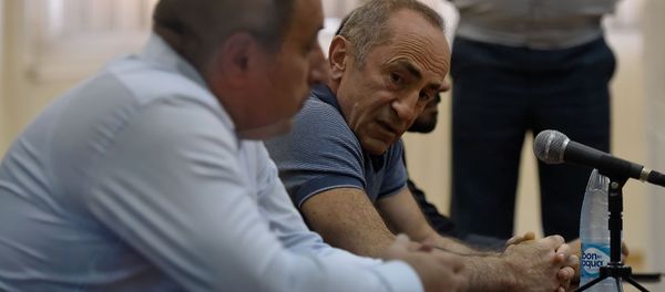 Реакция Роберта Кочаряна на оглашение решения суда о его освобождении под залог (20 сентября 2019). Еревaн - Sputnik Армения