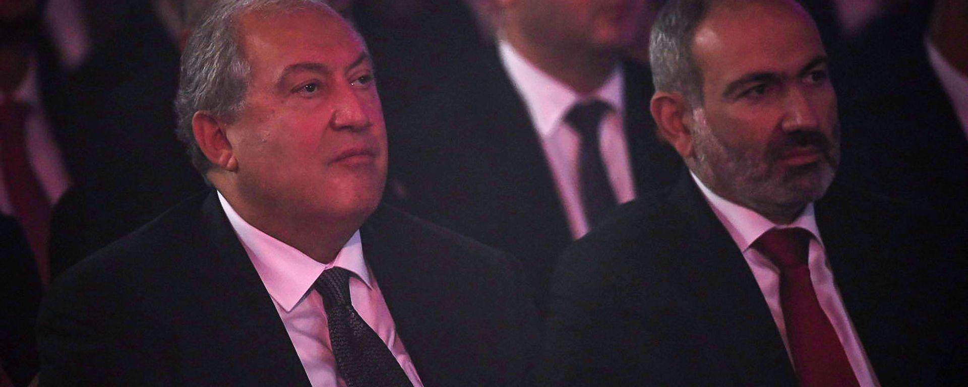 Премьер-министр Никол Пашинян и президент Армен Саркисян на праздничных мероприятиях Дня Независимости Армении (21 сентября 2019). Гюмри Премьер-министр Никол Пашинян и президент Армен Саркисян на праздничных мероприятиях Дня Независимости Армении (21 сентября 2019). Гюмри - Sputnik Армения, 1920, 02.03.2021