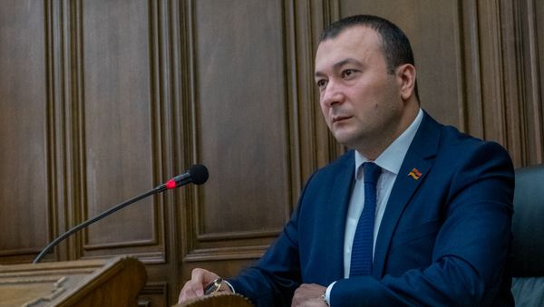 Вице-спикер парламента Армении Ваге Энфиаджян на пресс-конференции по итогам Парламентской ассамблеи ОЧЭС (23 сентября 2019). Еревaн - Sputnik Արմենիա