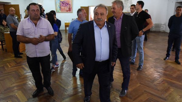 Председатель Союза добровольцев Еркрапа Сасун Микаелян во время учения по мобилизации (24 сентября 2019). Абовян - Sputnik Армения