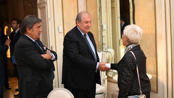 Президент Армен Саркисян встретился с собственником строительной компании Rizzani de Eccher Каролиной де Эакнер (25 сентября 2019). Италия Президент Армен Саркисян встретился с собственником строительной компании Rizzani de Eccher Каролиной де Эакнер (25 сентября 2019). Италия - Sputnik Արմենիա